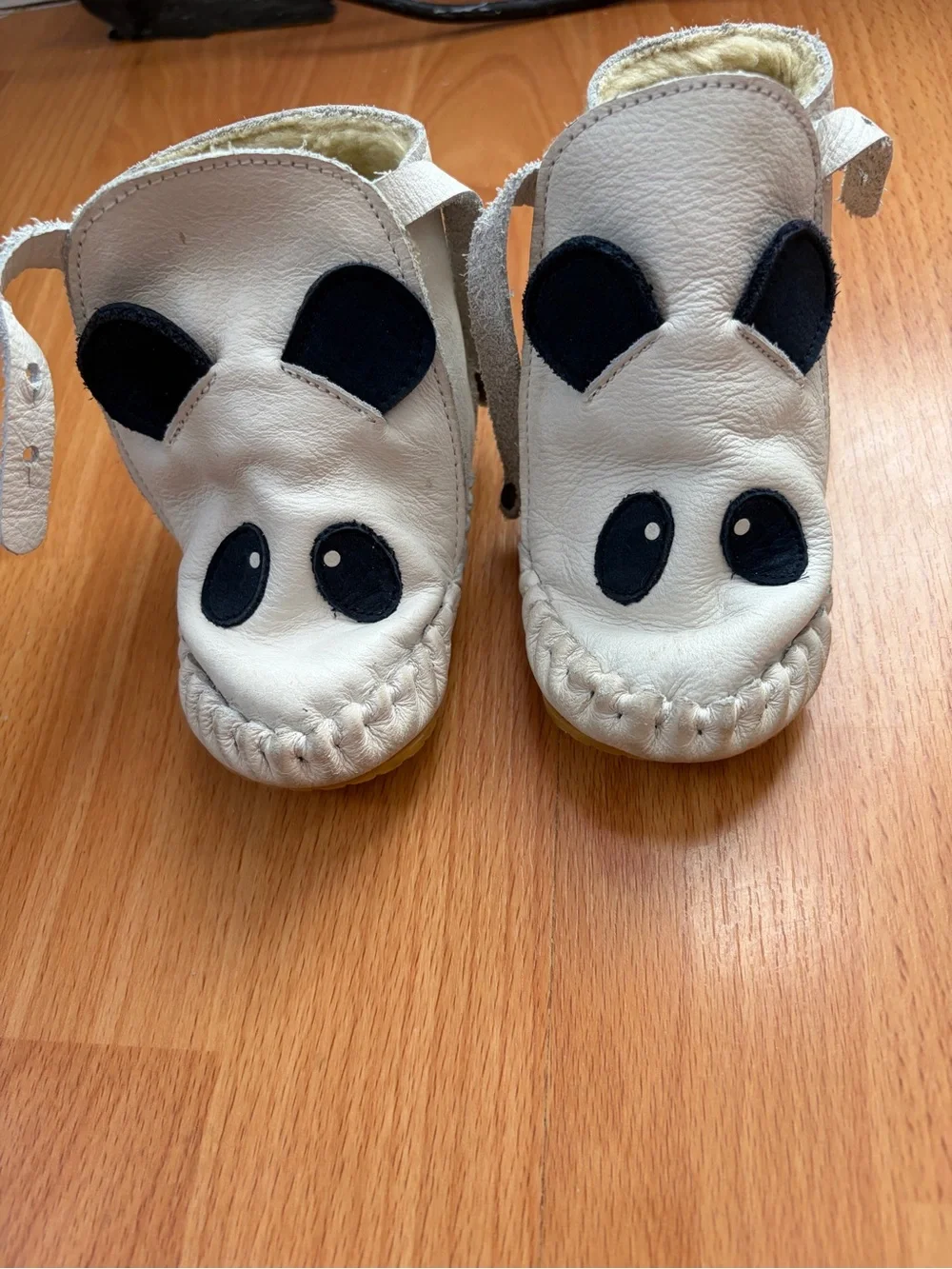 Kids White Panda Leather shearling booties - MSRP $150. Rare. Donsje